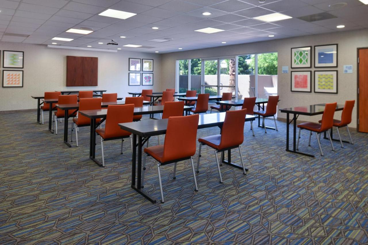 Holiday Inn Express Madera By Ihg Экстерьер фото