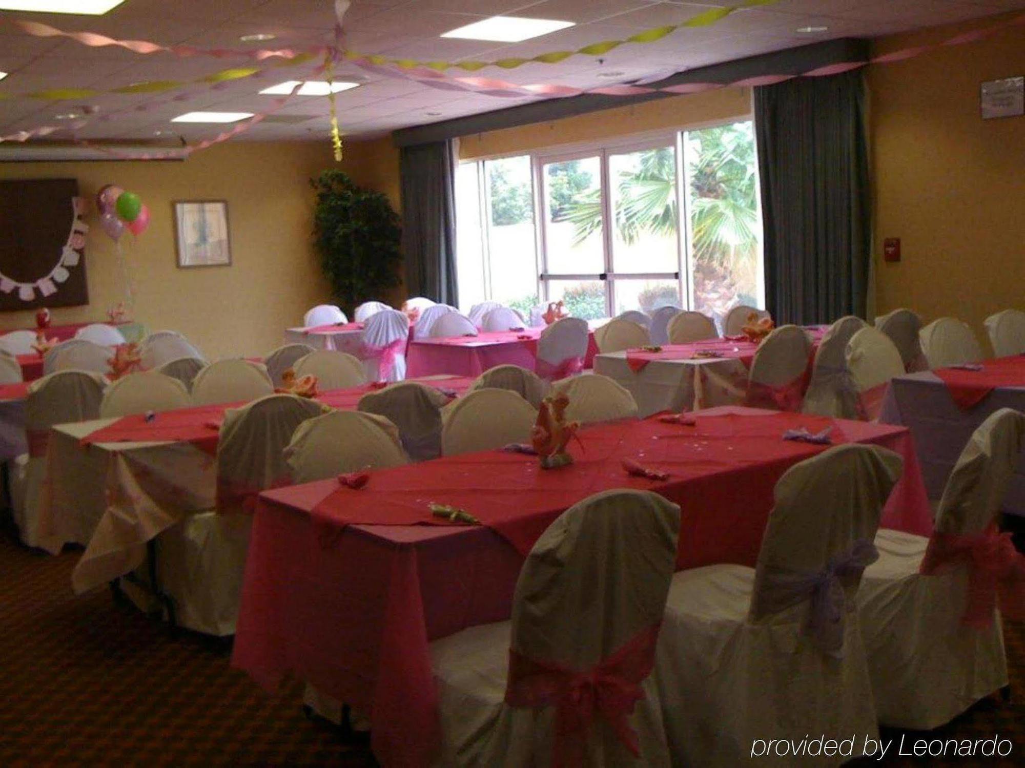 Holiday Inn Express Madera By Ihg Экстерьер фото