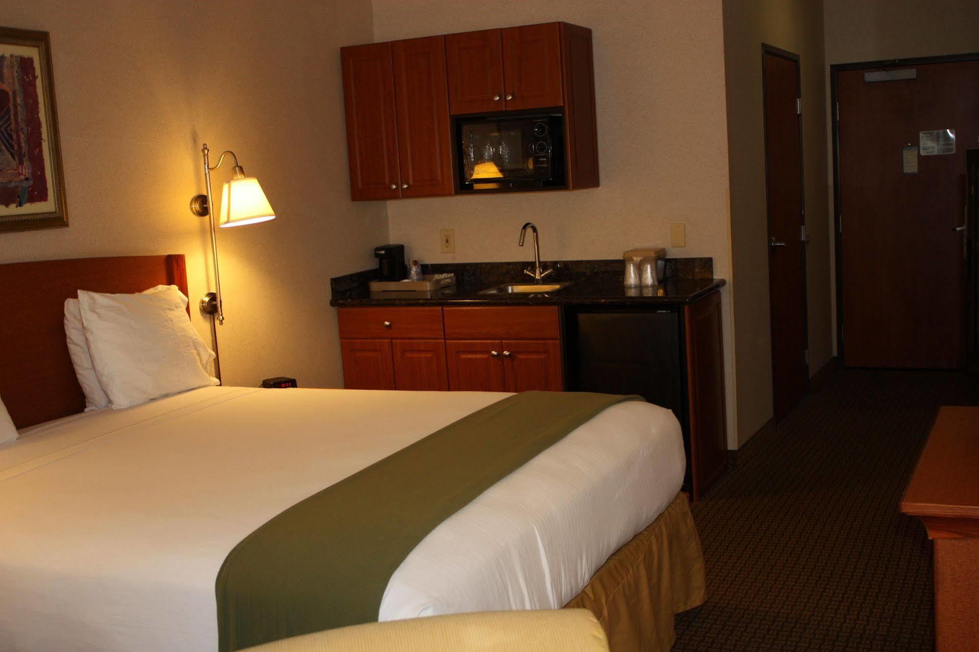 Holiday Inn Express Madera By Ihg Экстерьер фото